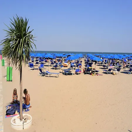 150m From The And Centre Apartment