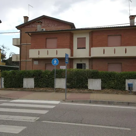 150m From The And Centre Apartment *