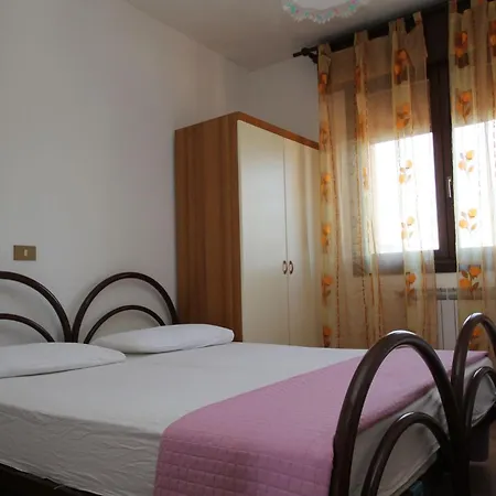 150m From The And Centre Apartment *