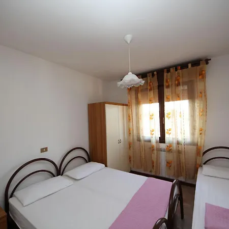 Apartment 150m From The And Centre *