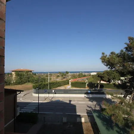 150m From The And Centre Apartment *
